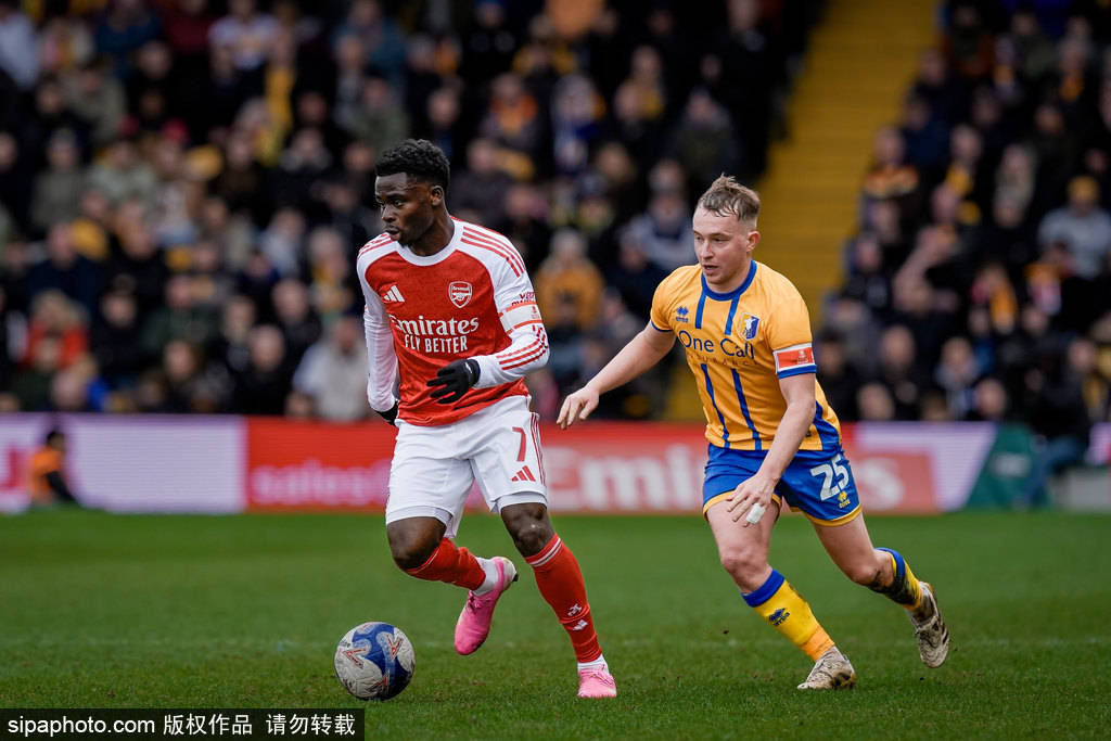 足总杯-保持四线争冠!埃泽替补制胜 阿森纳2-1晋级